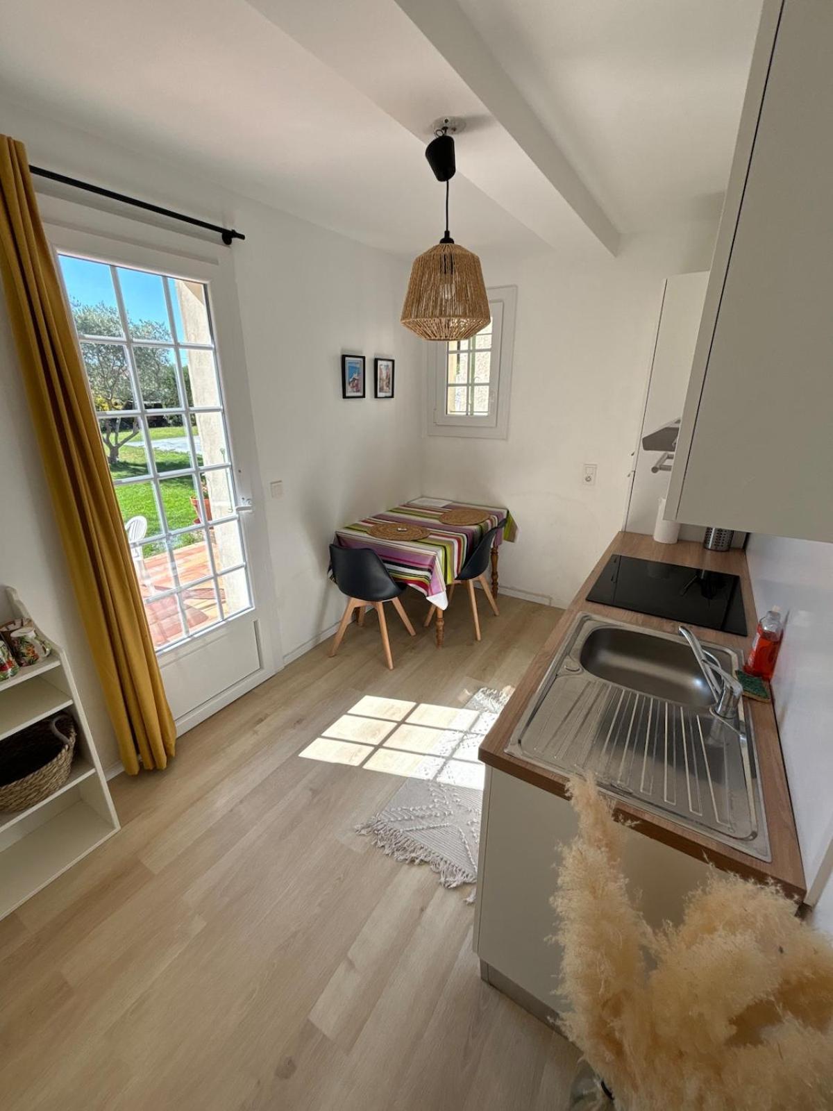 Studio En Provence Avec Piscine La Barben Exteriér fotografie