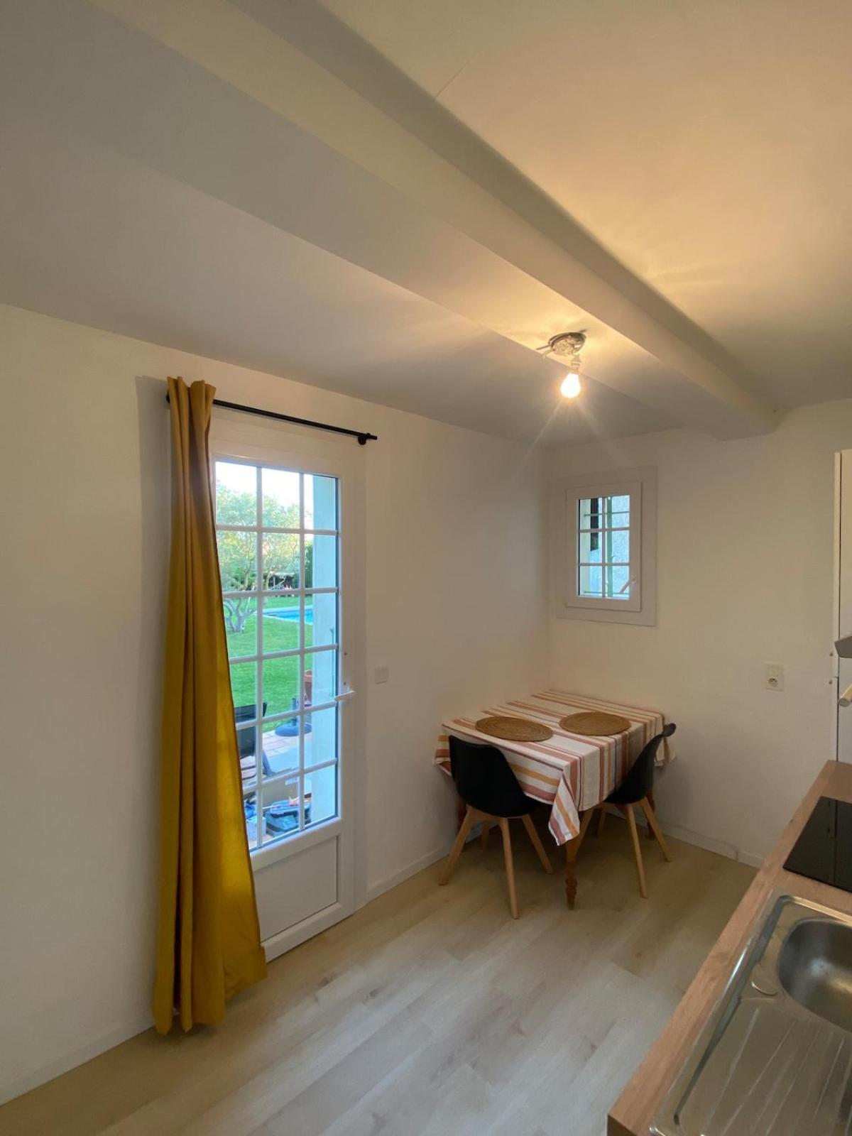 Studio En Provence Avec Piscine La Barben Exteriér fotografie